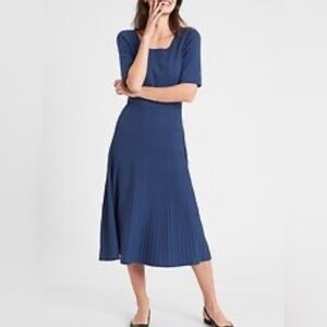 Banana Republic Fit and Flare Elegant Blue Knit Midi Dress sz. L great condition